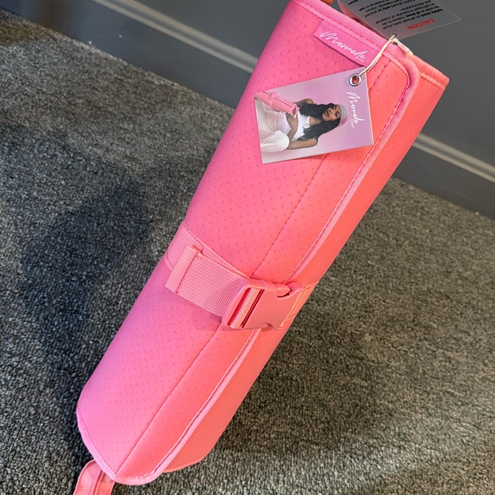 HOT PINK HOT TOOLS CASE WITH MAT